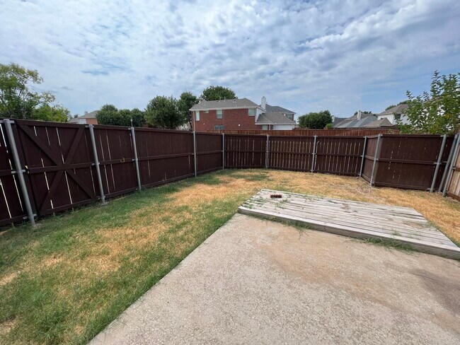 Building Photo - 6109 Apache Dr