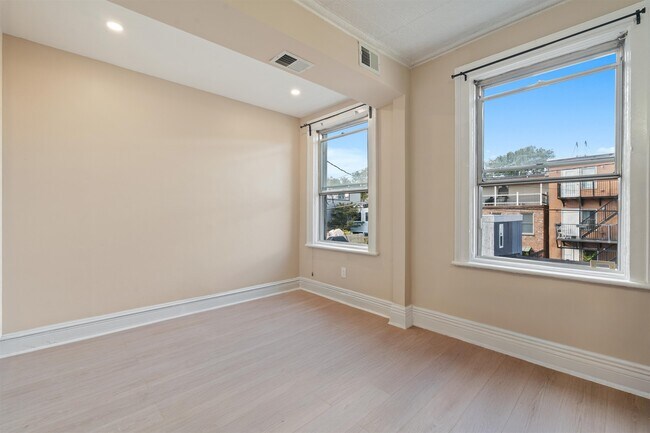 Building Photo - 276 4th St