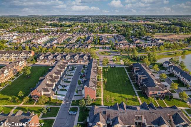 Building Photo - 45735 Graystone Ln