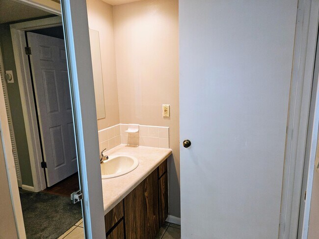 Building Photo - 2620 6th Ct
