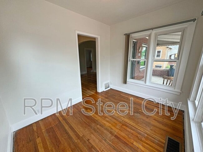 Building Photo - 1322 Claremont Ave