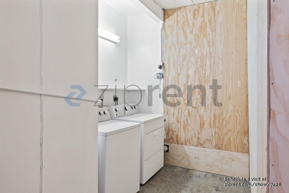 Building Photo - Unit