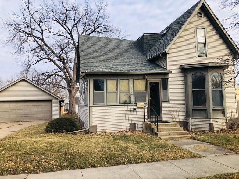 Front of House - 615 W 2nd St