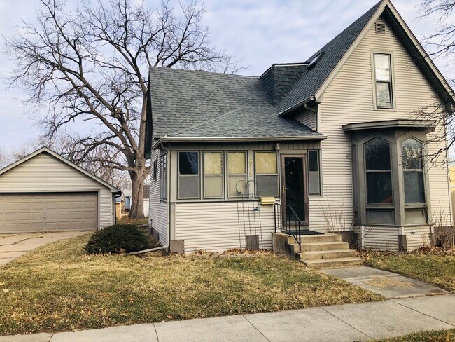 Front of House - 615 W 2nd St