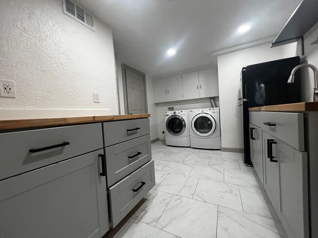 Building Photo - 4 Bedroom/2 Bathroom House in Ogden