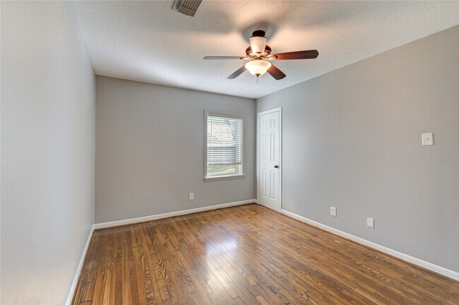 Building Photo - 2714 Southmore Ave