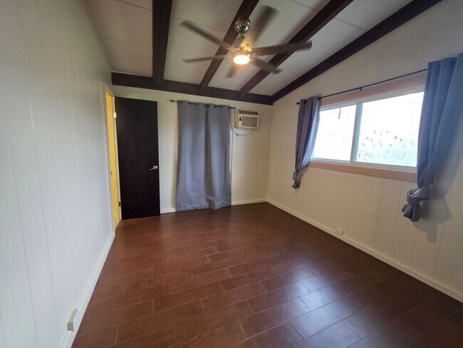 Building Photo - AVAILABLE NOW! 3 bed, 1.5 bath with 2 parking in Kailua.