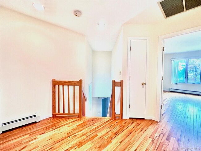 Building Photo - 15 Evon Ct