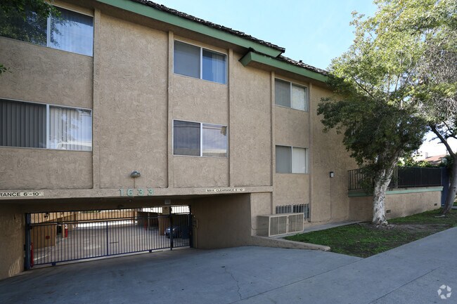 Building Photo - 1633 Bundy Dr