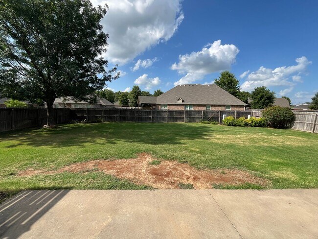 Building Photo - 3640 W Bowling Green Pl