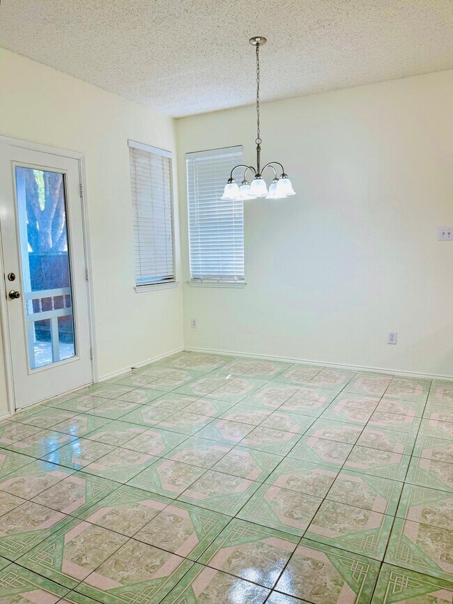 Breakfast Area - 12724 Chittamwood Trail
