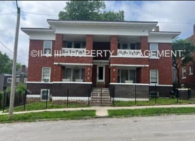 Primary Photo - 215 W 37th St