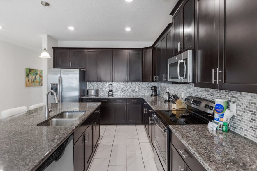 Building Photo - 4743 Kings Castle Cir