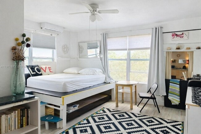 Building Photo - 428 SW 9th St