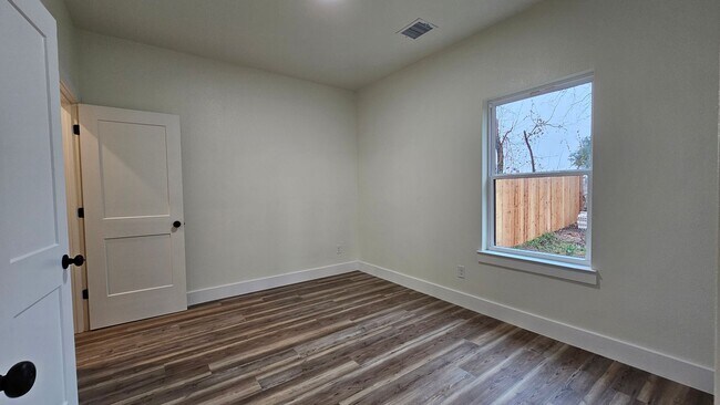 Building Photo - 1700 Kendolph Dr