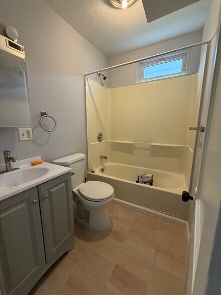 Building Photo - 56 Aetna St
