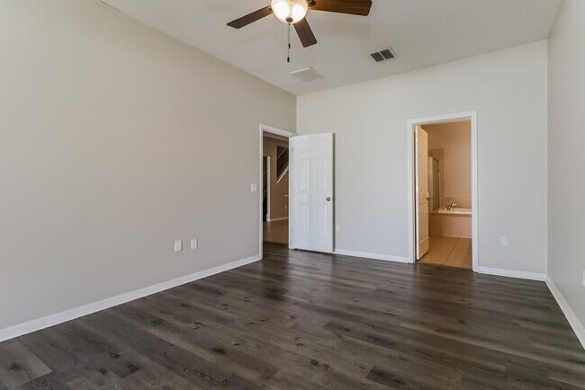 Building Photo - 8101 Pea Tree Ct