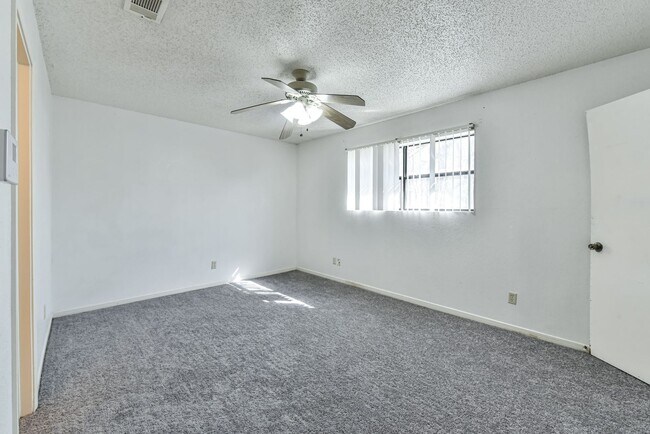 Building Photo - 3708 Hereford Ln