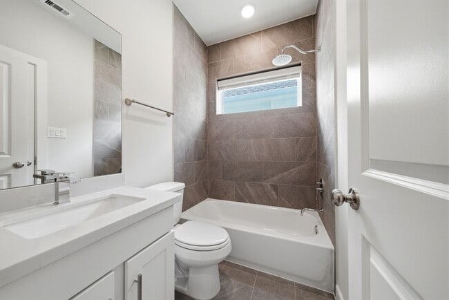 Building Photo - 3073 Hicks St