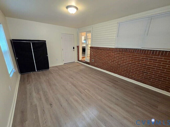 Building Photo - 2604 Sunnybrook Rd