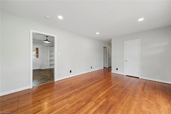 Building Photo - 2801 Wynnewood Dr