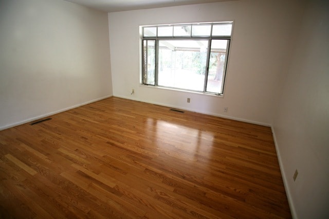 Building Photo - 2100 Floral Dr