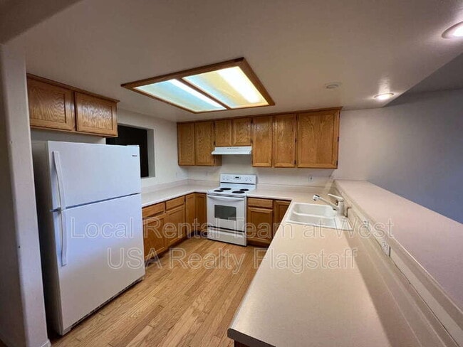 Building Photo - 6087 E Mountain Oaks Dr