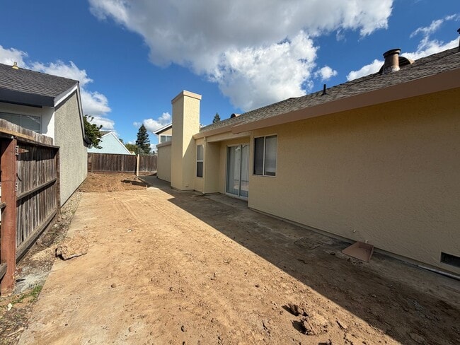 Building Photo - RV Access!