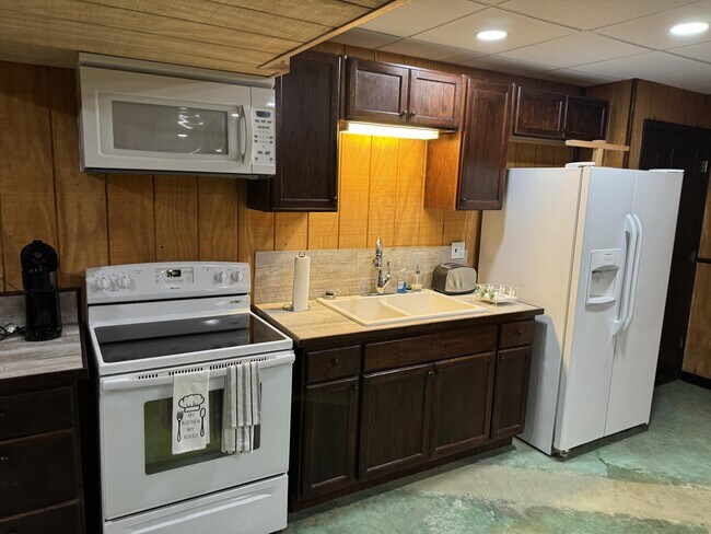 Building Photo - 3230 Gunnels Ln