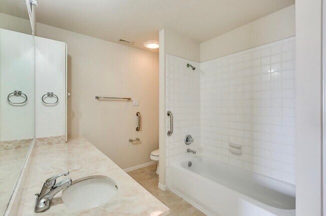 Building Photo - 12565 Piping Rock Dr