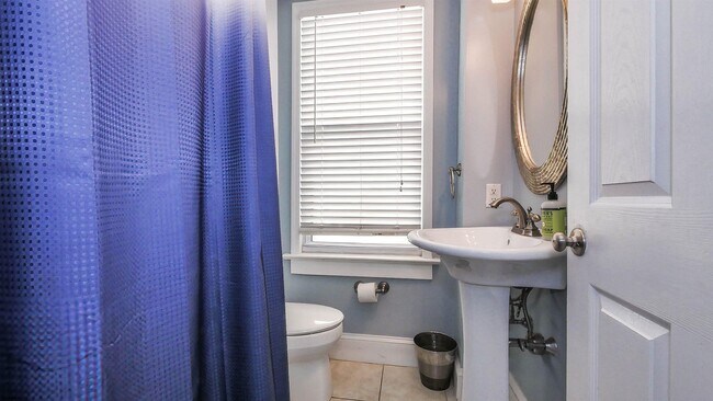 Building Photo - 26 S Oakland Ave