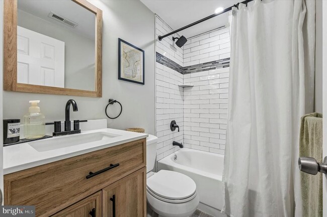 Building Photo - 137 Vassar St