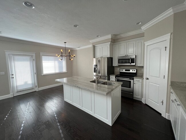 Building Photo - End-Unit Sleepy Ridge Townhome