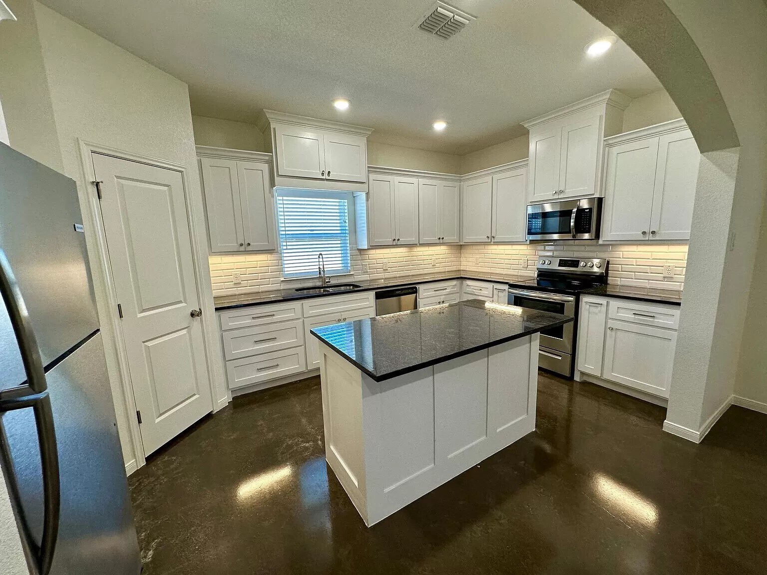 Building Photo - 706 Tower Mill Ct