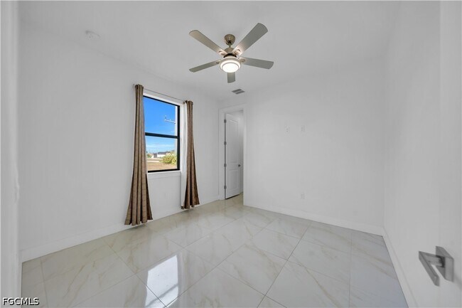 Building Photo - 24 Chiquita Blvd S