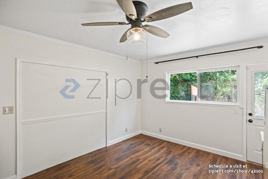 Building Photo - 958 Collier Dr