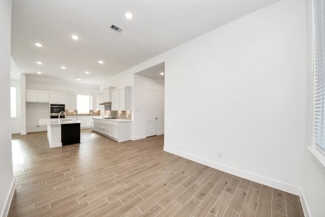 Building Photo - 25026 Midnight Willow Dr
