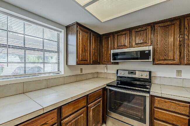 Building Photo - 1028 S Ash Ave