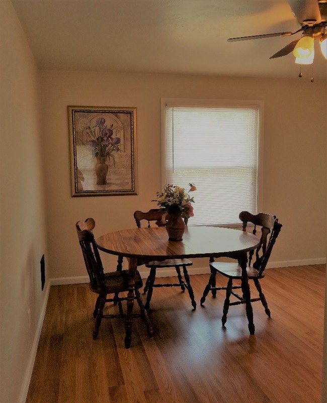 Dining area - 832 US-119