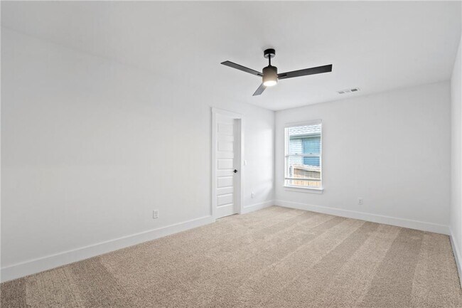 Building Photo - 4206 SW Adams Rd