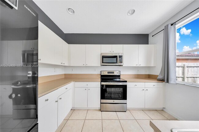 Building Photo - 2019 SE 13th St