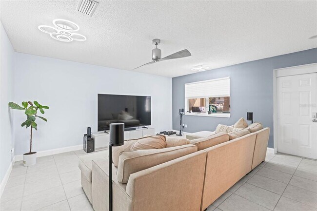 Building Photo - 1109 Pinellas Bayway S