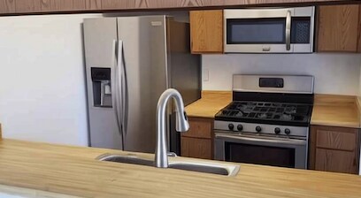 Kitchen - 5484 Dobbs St