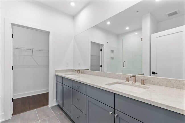 Building Photo - 201 New St