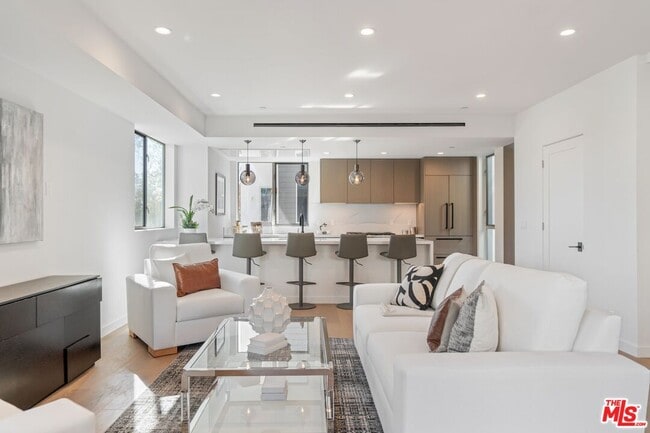 Building Photo - 857 N Detroit St