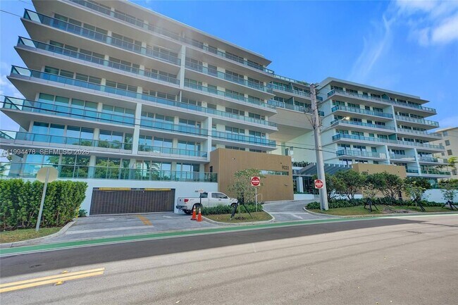 Building Photo - 9221 E Bay Harbor Dr