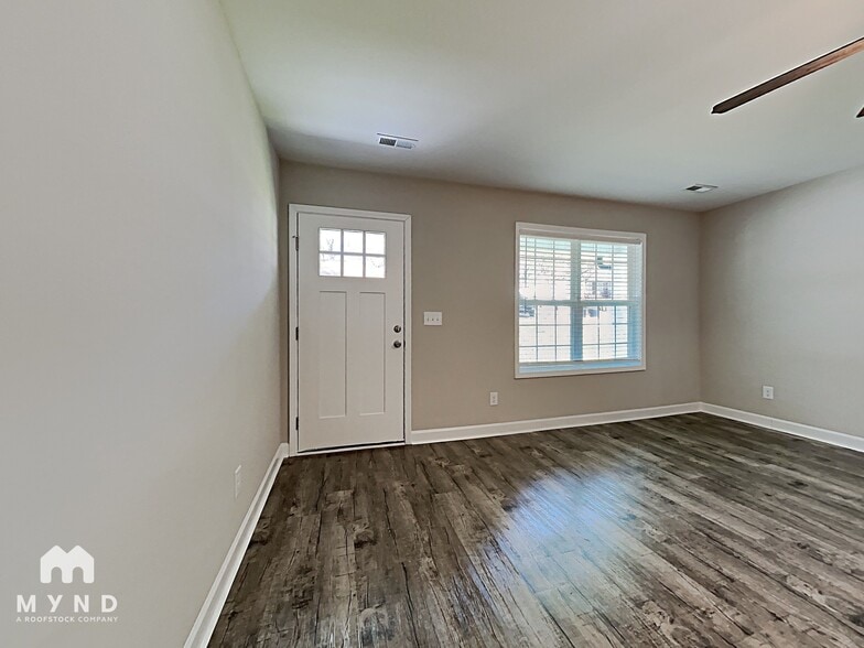 Building Photo - 1411 Oakshade Ave