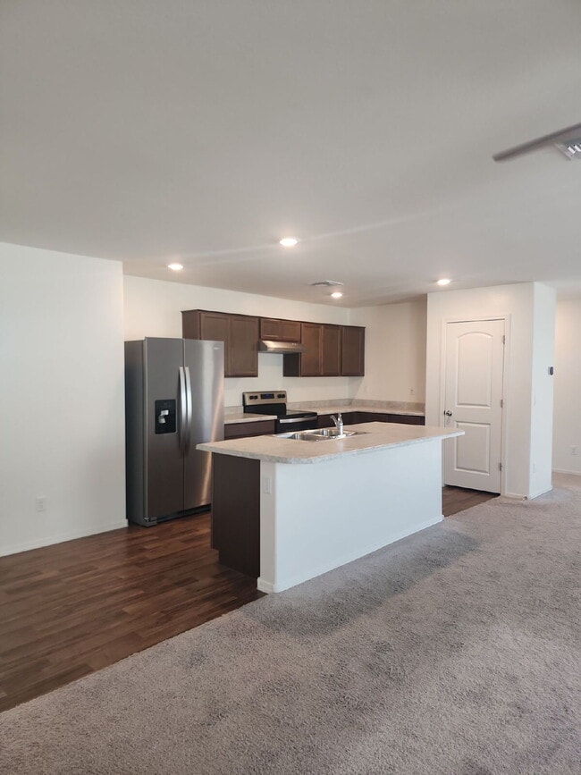 Building Photo - "Spacious 4-Bedroom Oasis in Casa Grande with 2 Full Baths – Your Perfect Home Awaits!"