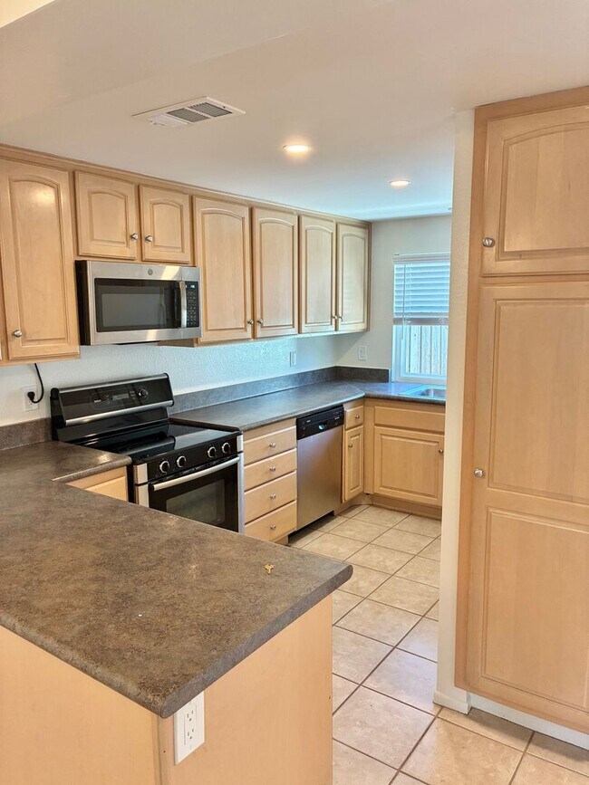 Building Photo - 487 Cannon Green Dr