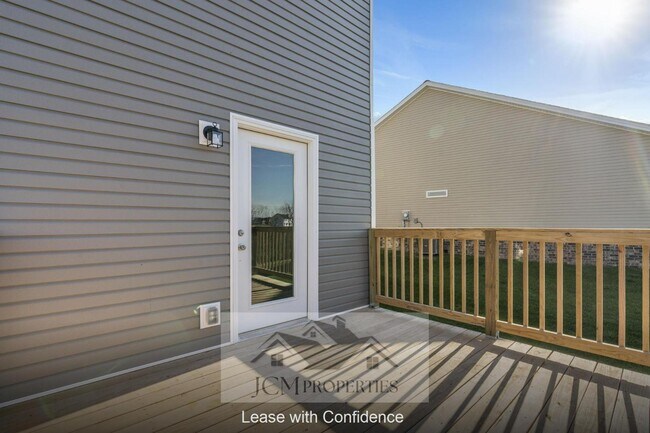 Building Photo - 905 Camden Ct